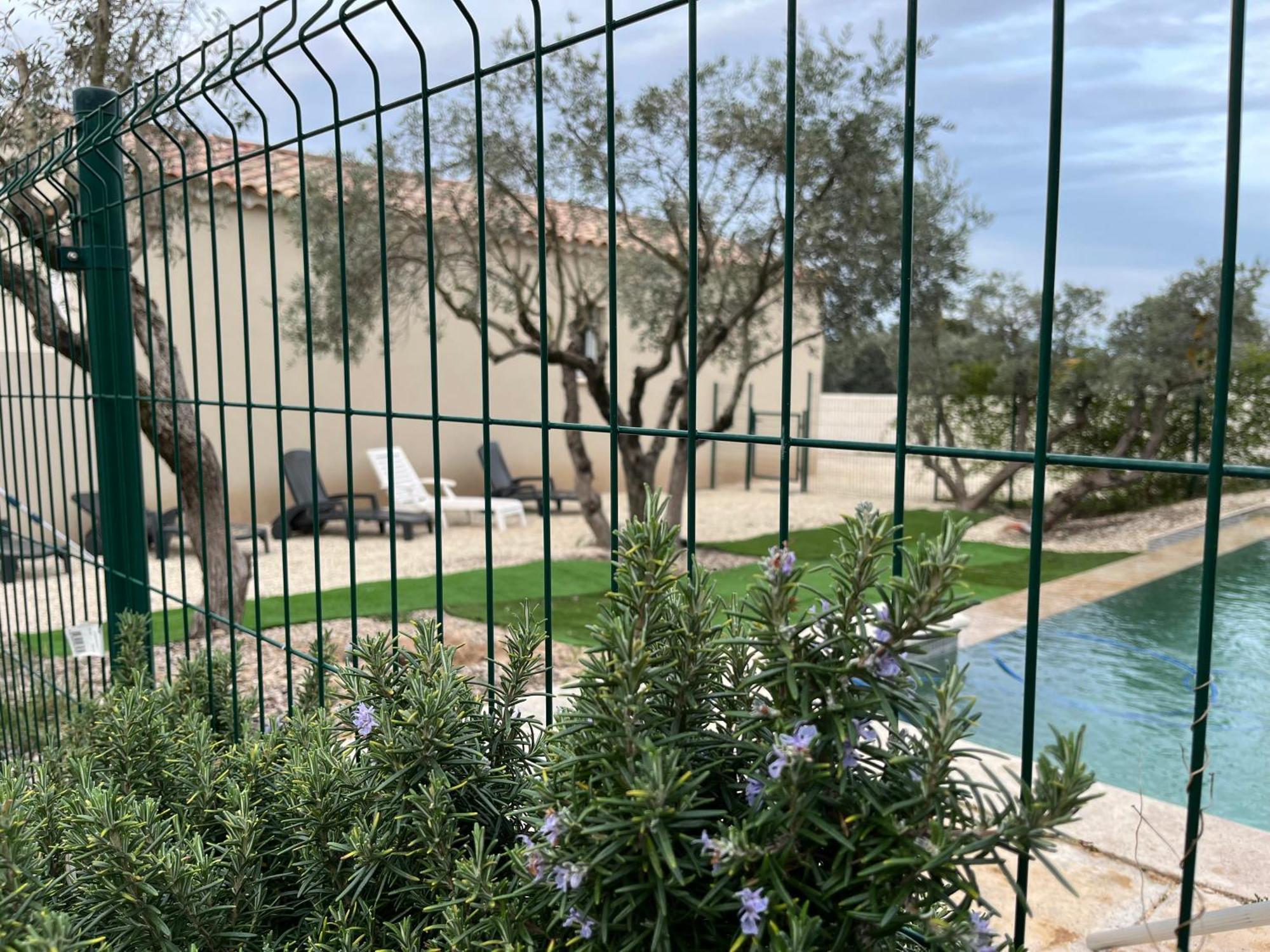 Chez Nous Hotel Mérindol Exterior foto